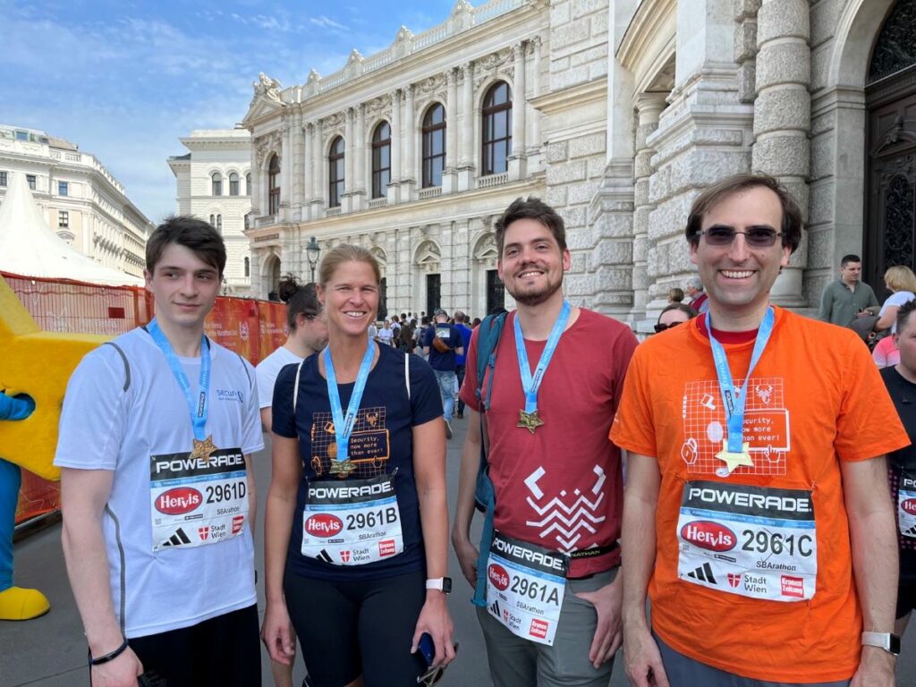 The "SBArathon" team, consisting of Martin Grottenthaler, Barbara Limbeck-Lilienau, Sebastian Schrittwieser and Fabian Funder in front of Burgtheater